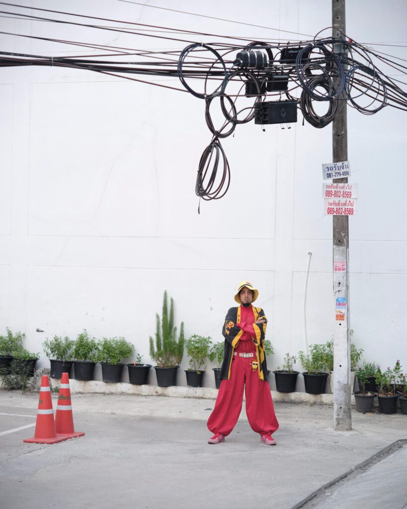 Banana Freeman beneath overhead cables beside a Bangkok road.